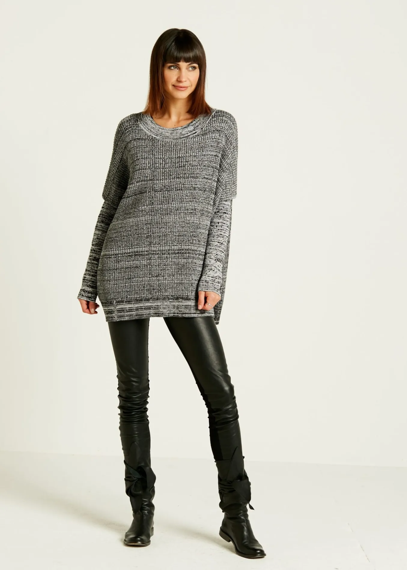 Planet. One Size Melange Sweater.