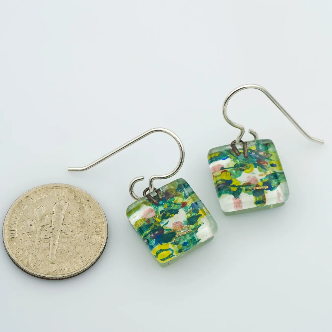 Momo. Earrings. Nenuphar Squares.