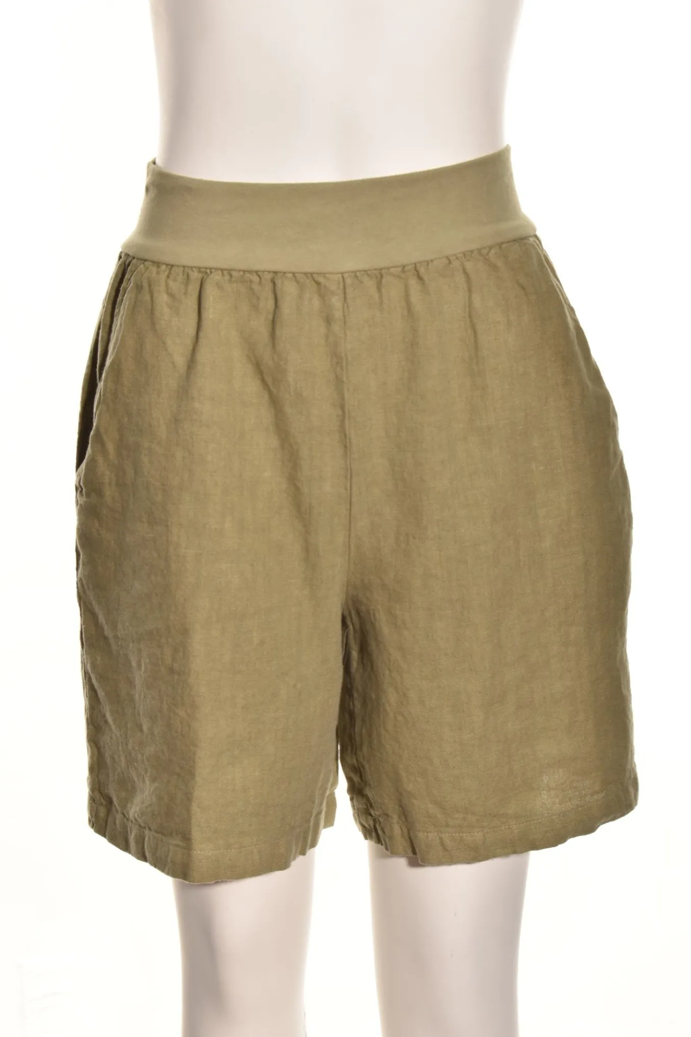 Cut Loose. Walking Short In Solid Linen..